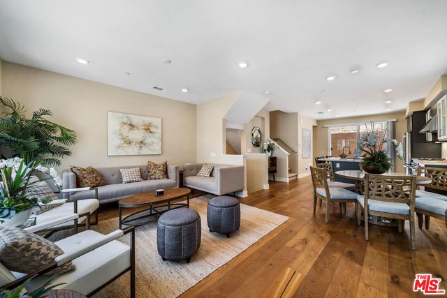 6746 W Gill Way, Los Angeles, CA 90068