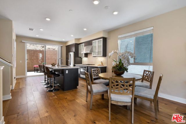 6746 W Gill Way, Los Angeles, CA 90068