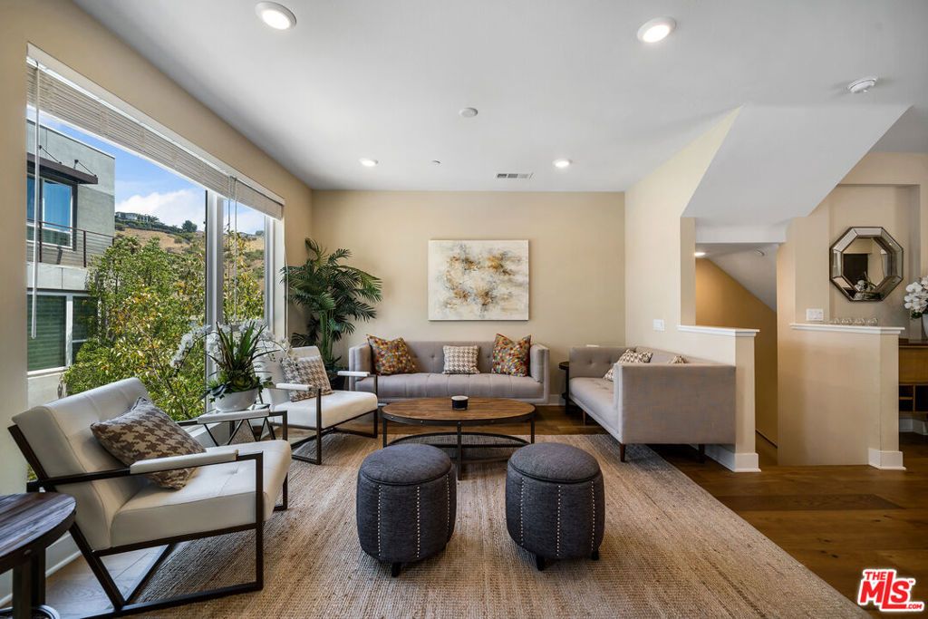 6746 W Gill Way, Los Angeles, CA 90068