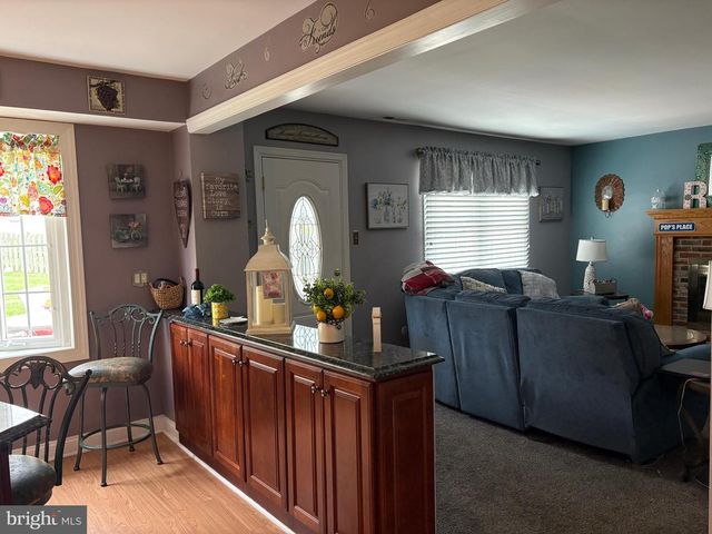 50 PENN CIR, Holland, PA 18966