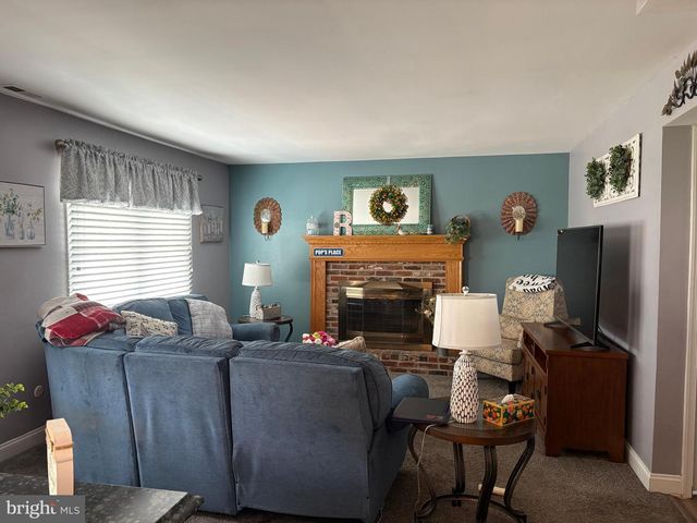 50 PENN CIR, Holland, PA 18966