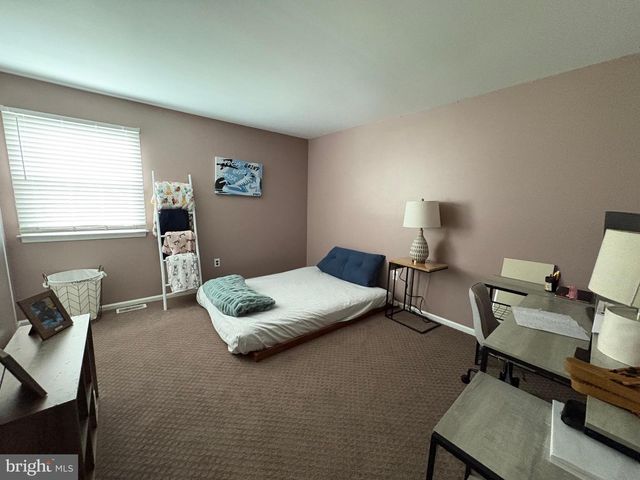 50 PENN CIR, Holland, PA 18966