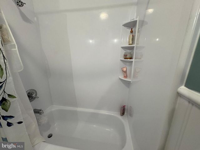 50 PENN CIR, Holland, PA 18966