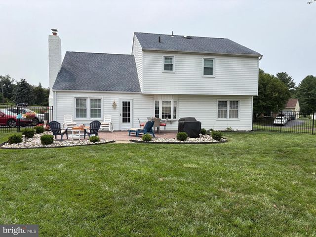 50 PENN CIR, Holland, PA 18966