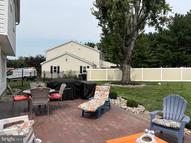 50 PENN CIR, Holland, PA 18966