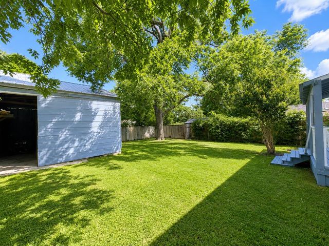 810 N 6th ST, Temple, TX 76501