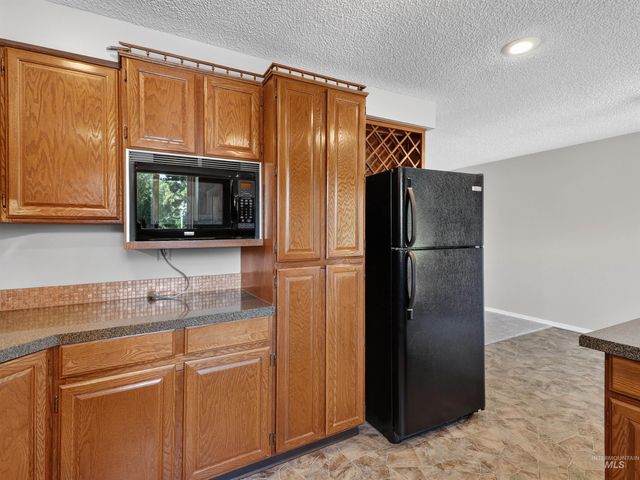 2590 S Cloverdale Rd, Boise, ID 83709