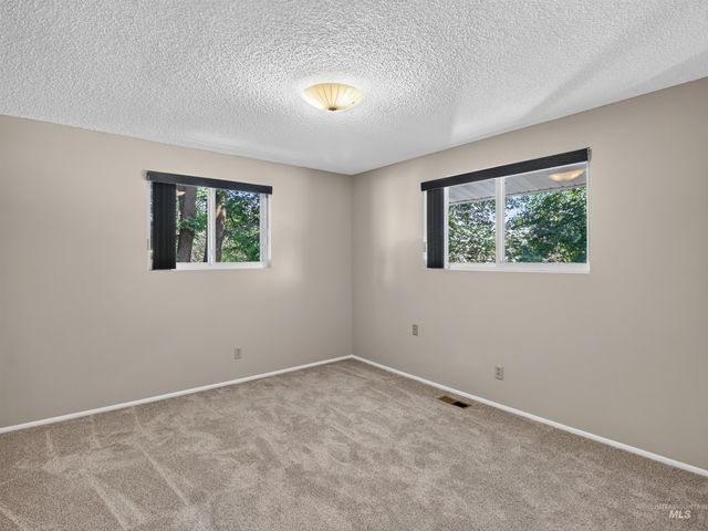2590 S Cloverdale Rd, Boise, ID 83709