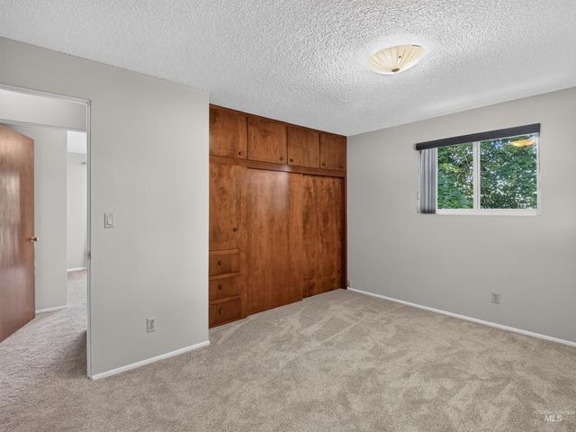 2590 S Cloverdale Rd, Boise, ID 83709