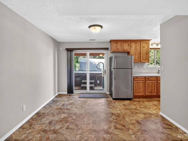 2590 S Cloverdale Rd, Boise, ID 83709
