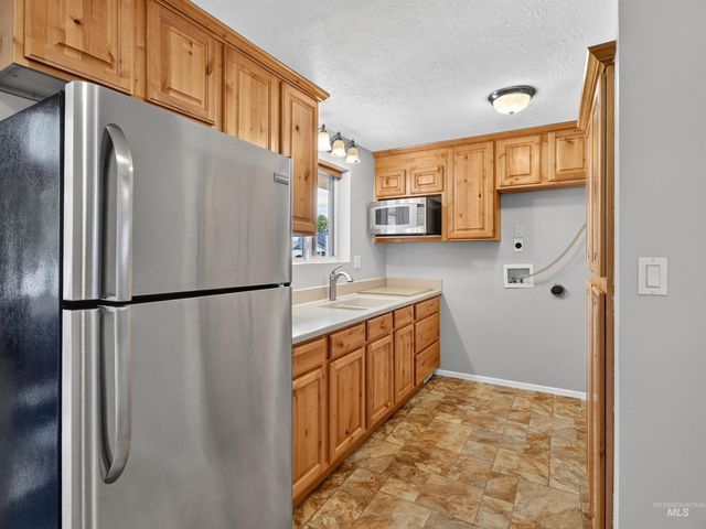 2590 S Cloverdale Rd, Boise, ID 83709