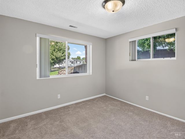 2590 S Cloverdale Rd, Boise, ID 83709