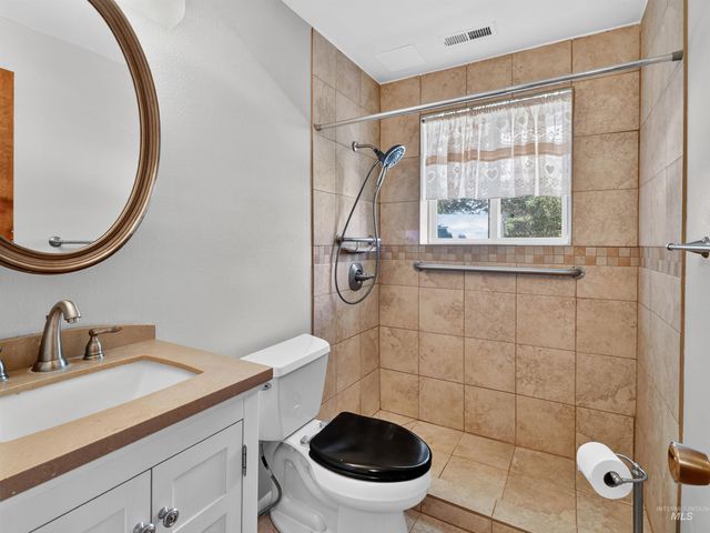 2590 S Cloverdale Rd, Boise, ID 83709