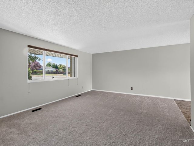 2590 S Cloverdale Rd, Boise, ID 83709