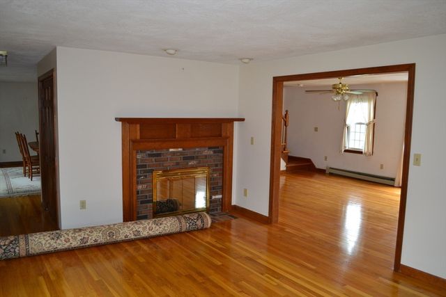 55 Mendon Rd, Sutton, MA 01590