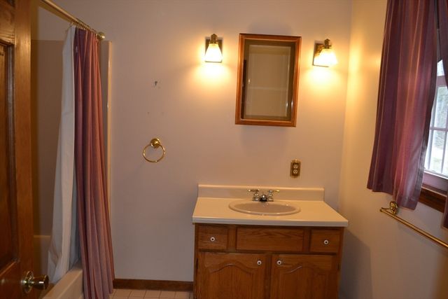 55 Mendon Rd, Sutton, MA 01590