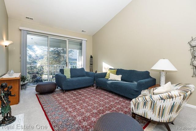 1903 Eagle Pointe, Bloomfield Hills, MI 48304