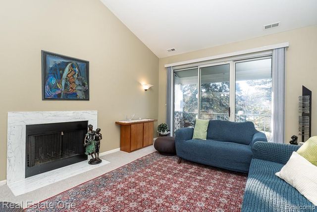 1903 Eagle Pointe, Bloomfield Hills, MI 48304