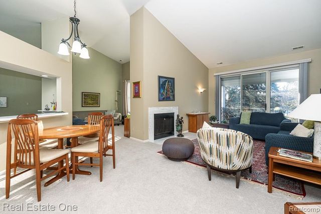 1903 Eagle Pointe, Bloomfield Hills, MI 48304