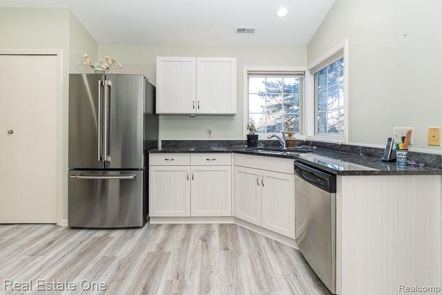 1903 Eagle Pointe, Bloomfield Hills, MI 48304