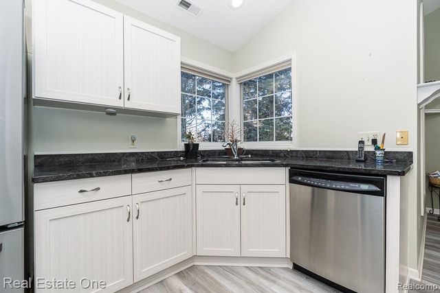 1903 Eagle Pointe, Bloomfield Hills, MI 48304