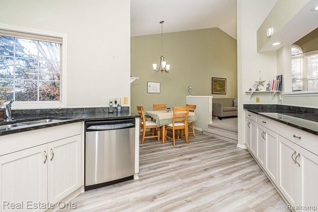 1903 Eagle Pointe, Bloomfield Hills, MI 48304