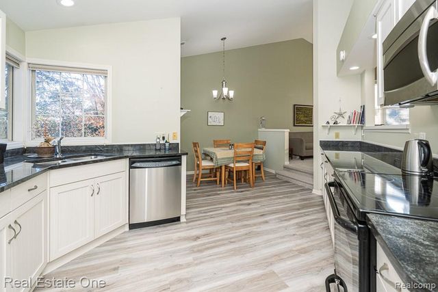 1903 Eagle Pointe, Bloomfield Hills, MI 48304