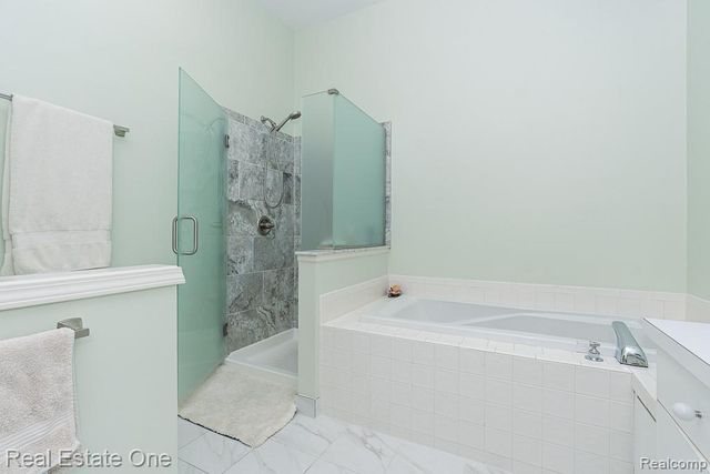 1903 Eagle Pointe, Bloomfield Hills, MI 48304