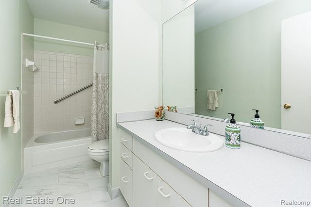 1903 Eagle Pointe, Bloomfield Hills, MI 48304