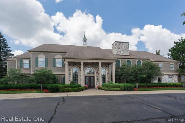 1903 Eagle Pointe, Bloomfield Hills, MI 48304