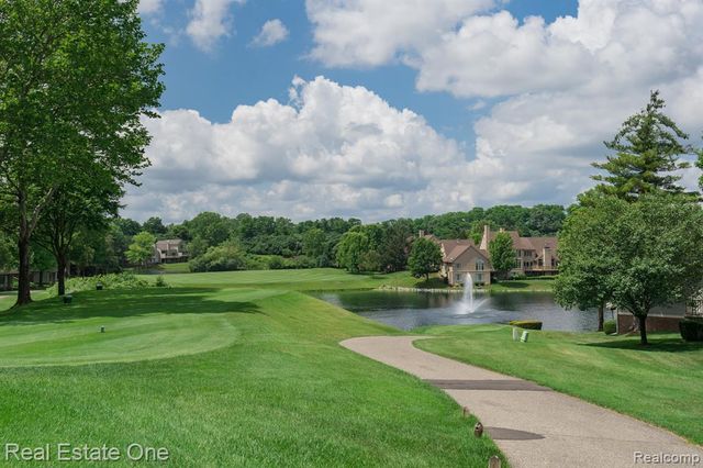 1903 Eagle Pointe, Bloomfield Hills, MI 48304