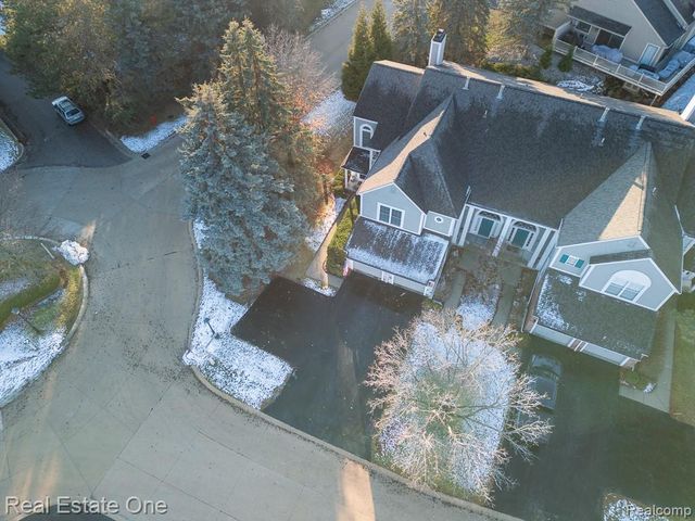 1903 Eagle Pointe, Bloomfield Hills, MI 48304