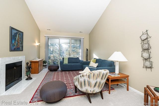 1903 Eagle Pointe, Bloomfield Hills, MI 48304