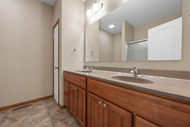 4301 Viola Street NE, Cedar Rapids, IA 52411