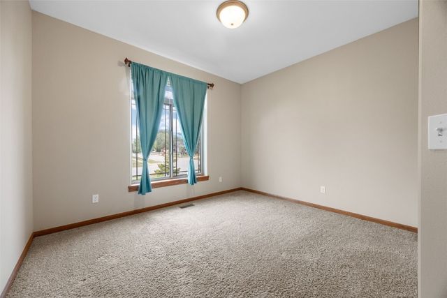 4301 Viola Street NE, Cedar Rapids, IA 52411