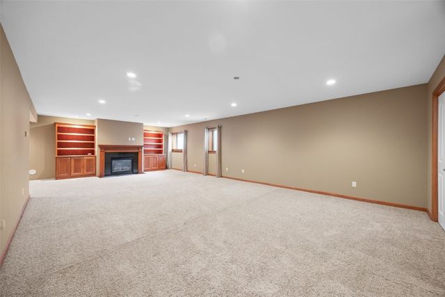 4301 Viola Street NE, Cedar Rapids, IA 52411