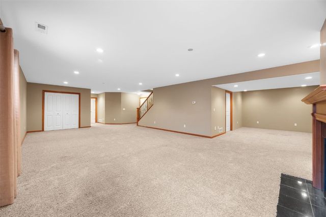 4301 Viola Street NE, Cedar Rapids, IA 52411