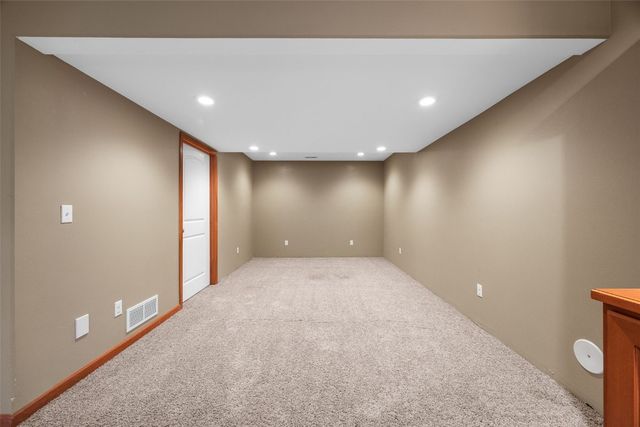 4301 Viola Street NE, Cedar Rapids, IA 52411