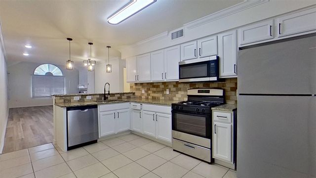 1004 Bridges Drive, Arlington, TX 76012