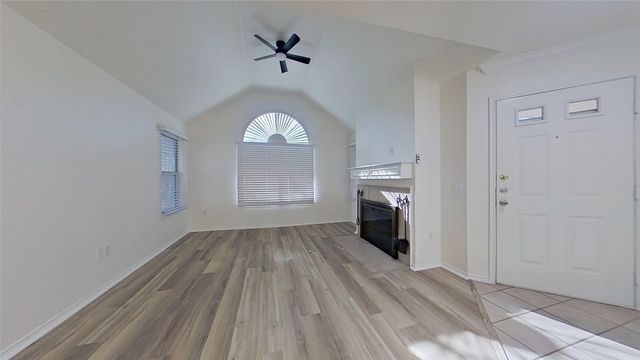 1004 Bridges Drive, Arlington, TX 76012