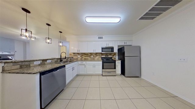 1004 Bridges Drive, Arlington, TX 76012