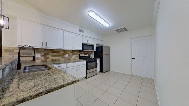 1004 Bridges Drive, Arlington, TX 76012