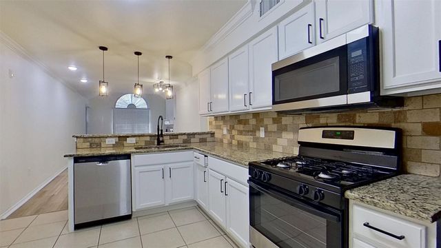 1004 Bridges Drive, Arlington, TX 76012