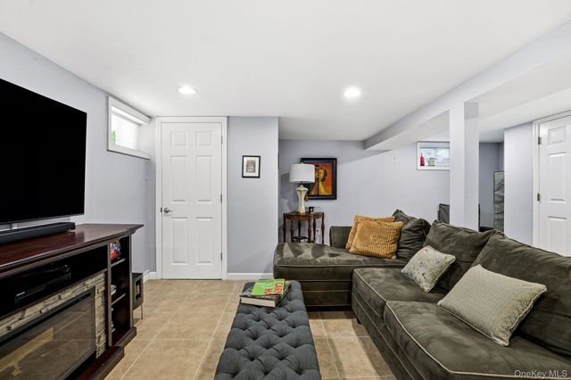 64 W Fenimore Street, Valley Stream, NY 11580