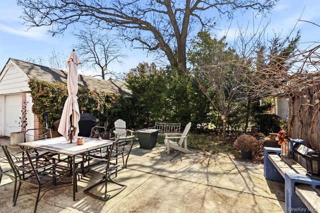 64 W Fenimore Street, Valley Stream, NY 11580