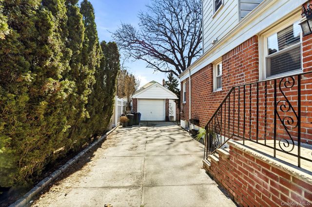 64 W Fenimore Street, Valley Stream, NY 11580