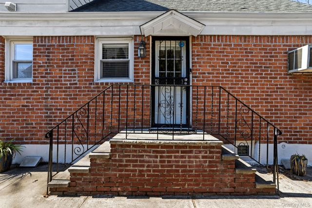 64 W Fenimore Street, Valley Stream, NY 11580