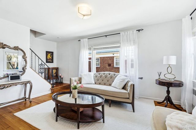 64 W Fenimore Street, Valley Stream, NY 11580