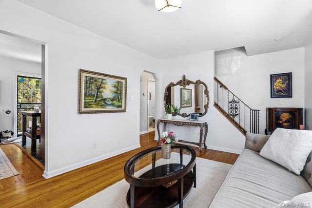 64 W Fenimore Street, Valley Stream, NY 11580