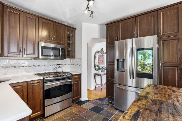 64 W Fenimore Street, Valley Stream, NY 11580